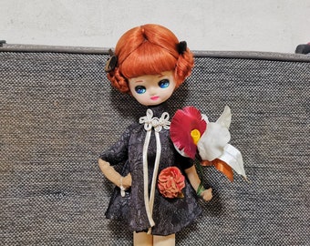 vintage pose doll japanese Red hair big-eyed girl wearing Chinese dress holding flowers doll 21inc