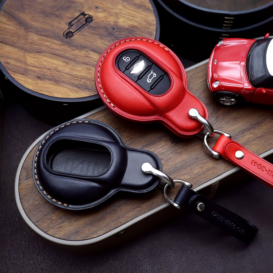 Auto Car Keychain Leather Business Key Chain for Key Fob and Key With Key  Ring and Metal Carabiner Hook, Land Rover price in UAE,  UAE