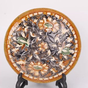 Chinese antique ceramic plate Tang dynasty three colour style Tang Sancai porcelain plate,hand carved flowers Tangsancai ceramic dish