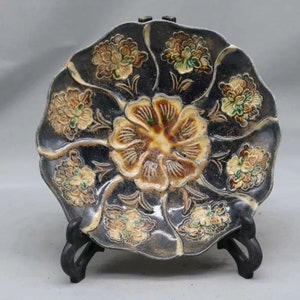 Chinese antique ceramic plate Tang dynasty three colour style Tang Sancai porcelain plate,hand carved flowers Tangsancai ceramic dish