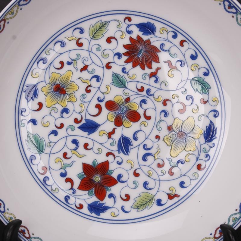 中国の古い陶磁器の皿、清朝雍正時代の青白豆彩磁器の皿、手描きの花の