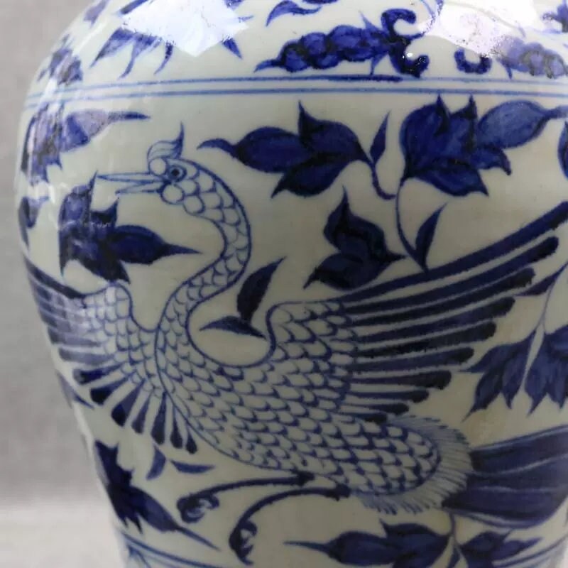 元代青白図梅花瓶 中国のアンティーク陶器の花瓶 元代青白磁の梅花瓶 手描きの花と