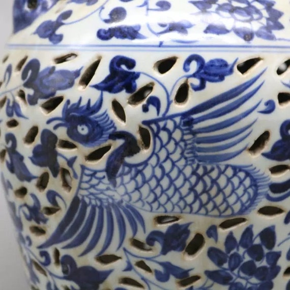 元代青白図梅花瓶 中国のアンティーク陶器の花瓶 元代青白磁の梅花瓶 手描きの花と