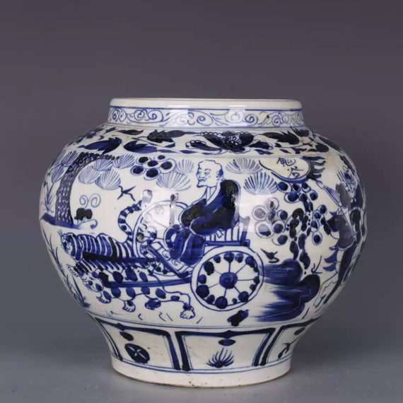 中国の古い陶器の壺、中国の青と白の磁器の壺、手描きの桂谷山模様の