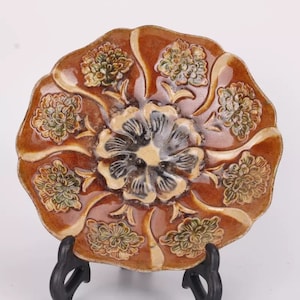 Chinese antique ceramic plate Tang dynasty three colour style Tang Sancai porcelain plate,hand carved flowers Tangsancai ceramic dish