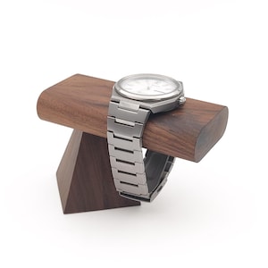 Support de montre design - Support de montre haut de gamme pour hommes et femmes - Support de montre en noyer - Fabriqué à la main en Suède