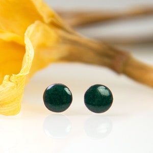 Round enamel stud earrings, dark green stud earrings, solid color stud earrings, shiny mini stud earrings, stud earrings, basic earrings