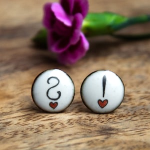 Enamel stud earrings, cheeky stud earrings, question mark and exclamation mark, round stud earrings, stud earrings, handmade, unisex