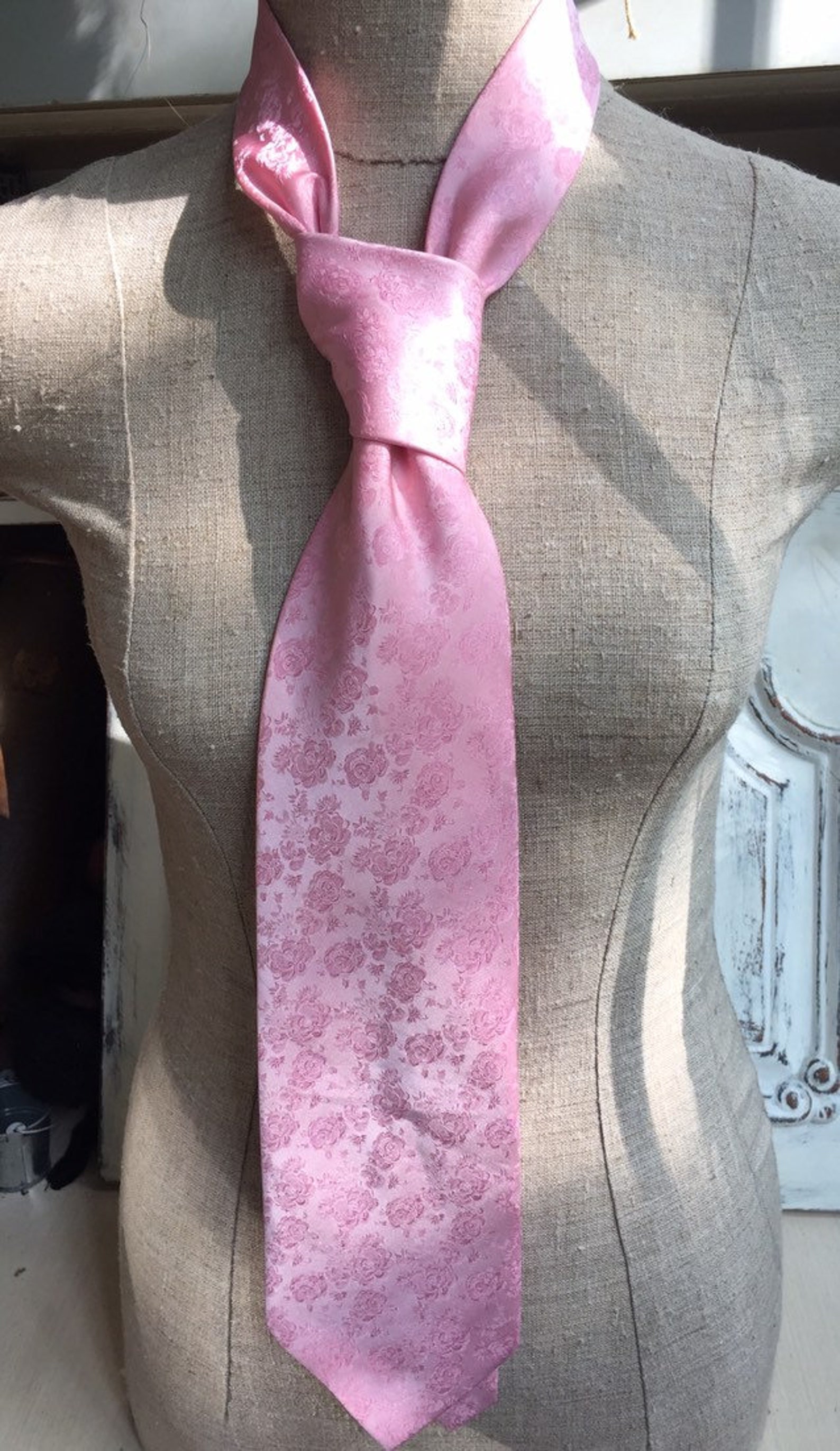 necktie for pink long sleeves