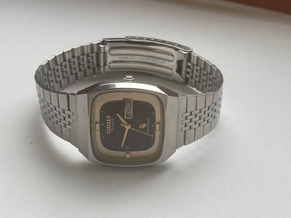 Citizen Crystron Day Date Vintage Used Quartz Mens Watch Authentic