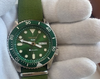 SEIKO 5 Sports Automatic 4R36-07G0 With Day and Date Dial