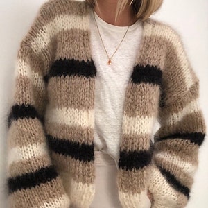 KNITTING PATTERN: Easy striped cardigan
