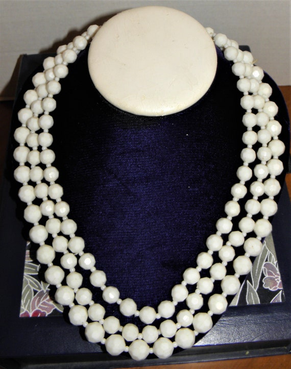 1960's faceted white beaded 3 strand necklace Pla… - image 1