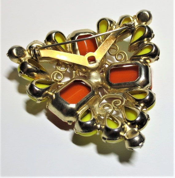 Vintage 1960's Triangulat Brooch in Golden Yellow… - image 5