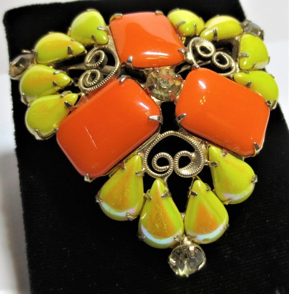 Vintage 1960's Triangulat Brooch in Golden Yellow… - image 2