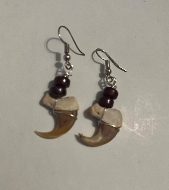 Bob Cat Claw Dangle Earrings - image 1