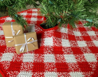 Crochet Buffalo Plaid Christmas Tree Skirt, Gingham Tree Skirt, Farmhouse decor, Rustic holiday decor, first Christmas gift