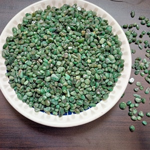 Natural Loose Emerald Chips, Gemstone Chips, Mini Stone, Polished Uncut Stone, Jewelry Making, Healing Stone, Crystal Shop 4 - 5 mm