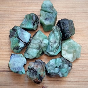 Natural Raw Emerald Crystal, Natural Emerald Stone, Genuine Emerald, Untreated Emerald Crystal, Healing Stone, Crystal shop