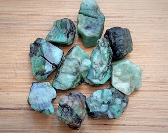 Natural Raw Emerald Crystal, Natural Emerald Stone, Genuine Emerald, Untreated Emerald Crystal, Healing Stone, Crystal shop