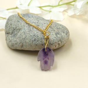 Ametystowy łańcuszek Hamsa, naturalny fioletowy kamień, ręce Fatimy, ręcznie rzeźbiony kamień szlachetny, naszyjnik z koralików Charm, kryształ szczęścia, prezent
