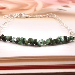 Emerald Chips Beaded Chain Bracelet, Natural Emerald Uncut Gemstone Bracelet, Loose Mini Nuggets, Energy Healing Jewelry, Gift for Women
