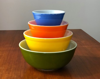 Full Set, PYREX 'Reverse Primary', Four Nesting Mixing Bowls — 401, 402, 403, 404 — Mid-Century Modern Kitchenware, Late 1960s Early 1970s