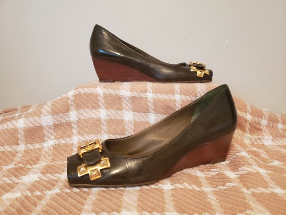 bcbgmaxazria wedge shoes