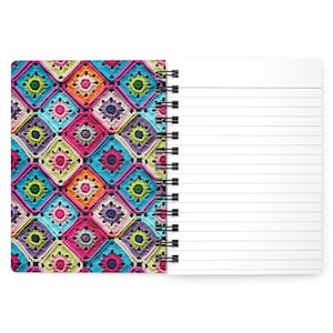 Caderno Espiral Quadrado da Vovó | Caderno de Crochê Colorido | Diário com 150 Páginas Pautadas | Planejador Fofo para Amantes de Fios e Artesanato - Presente Ideal para Ela imagem 5