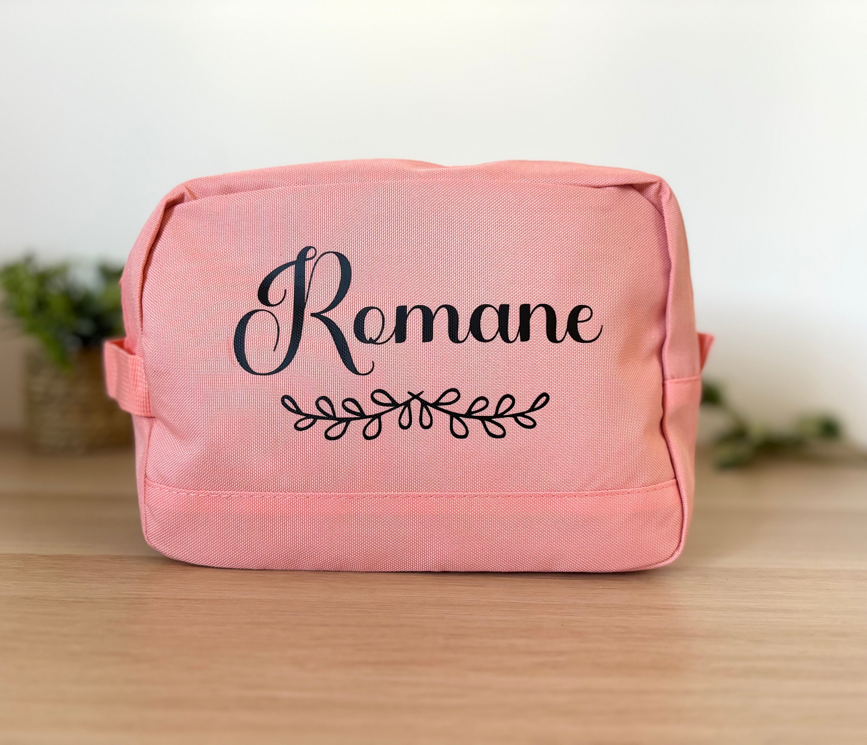 Personalized toiletry bag - Customizable toiletry bag - Personalized gift - Personalized gift idea - First name bag
