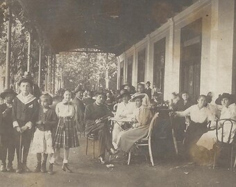 Kinder und Prominente beim Treffen, Vintage Photo, Sepia Print