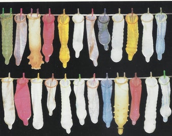 Enemies of HELDS, Vintage Postkarte, hängende Kondome, soziales Bewusstsein, türkischer Druck, 1990er Jahre