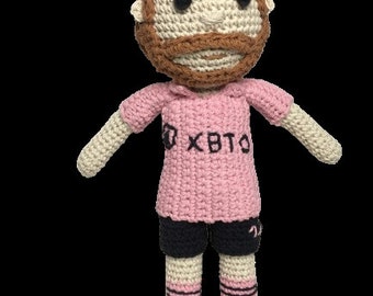 PDF pattern to knit an amigurumi doll of Lionel Messi with an Inter Miami t-shirt / PDF pattern Lionel Messi doll Inter t-shirt