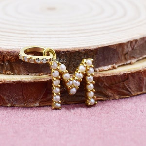 14k geelgouden parel M letter bedelsieraden, diamant letter bedel, aangepaste letter bedel, effenen diamant A tot Z letter bedel
