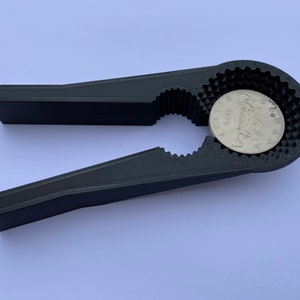 Coin ring deburring tool (version 2)