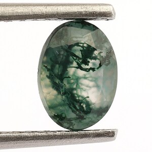 Natural Moss Agate Gemstone: Faceted Oval Cut (7x5 mm)