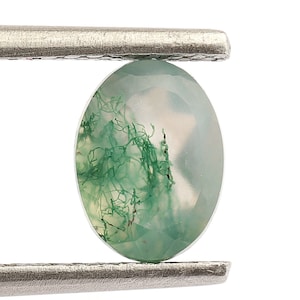 Faceted Moss Agate Gemstone: Oval, Natural, 7x5 mm