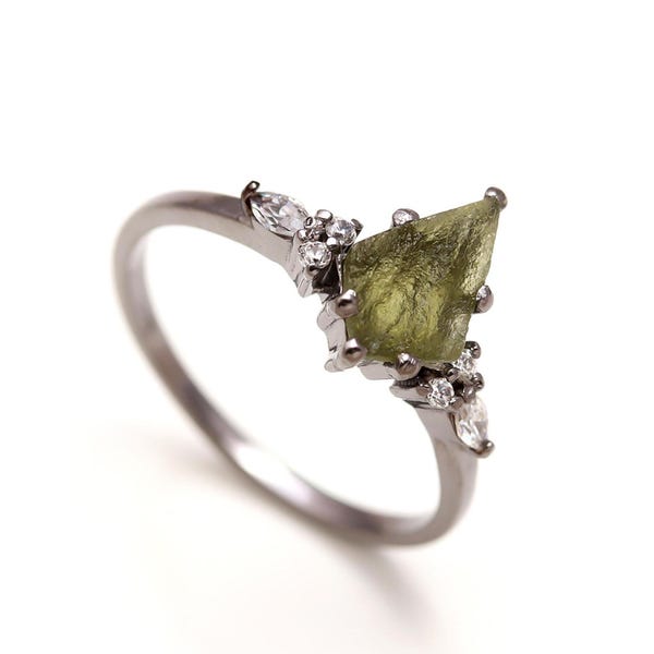 Czech Republic Moldavite Kite Shape Ring, Black Oxidized 925 Sterling Silver Handmade Jewelry, Healing Crystal Ring, Birthday Gift For Her