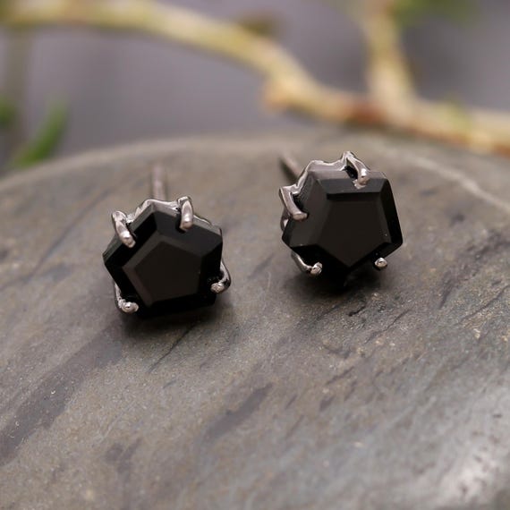 Orecchini a perno in argento sterling con onice nero a forma