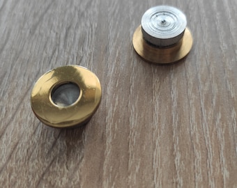 Kleines Metallkreuz Reliquiar: Reliquienretter der Kirche (1,6 cm)