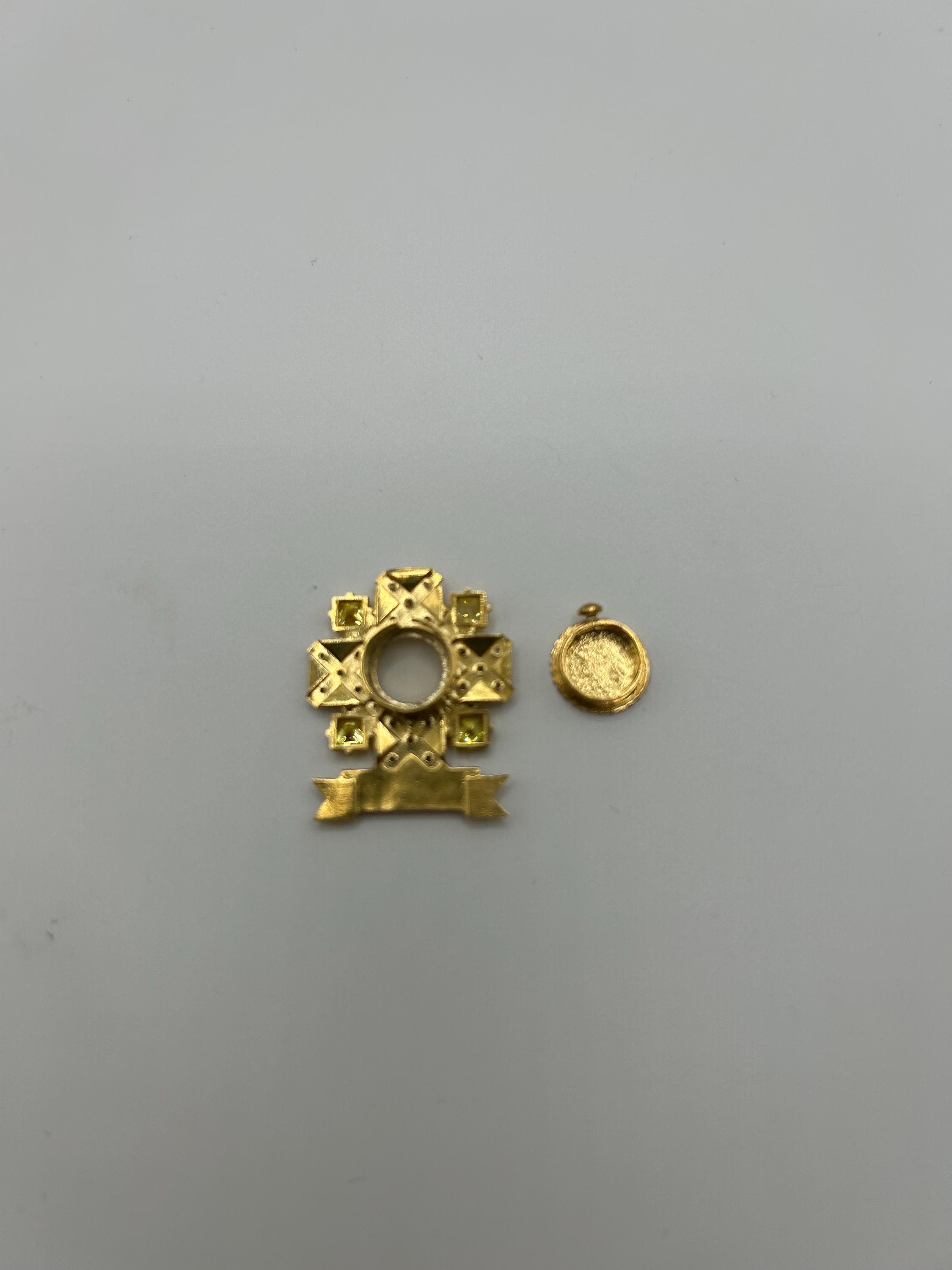 真鍮製十字架聖遺物箱：小型聖遺物保存箱（3 cm） - Etsy 日本