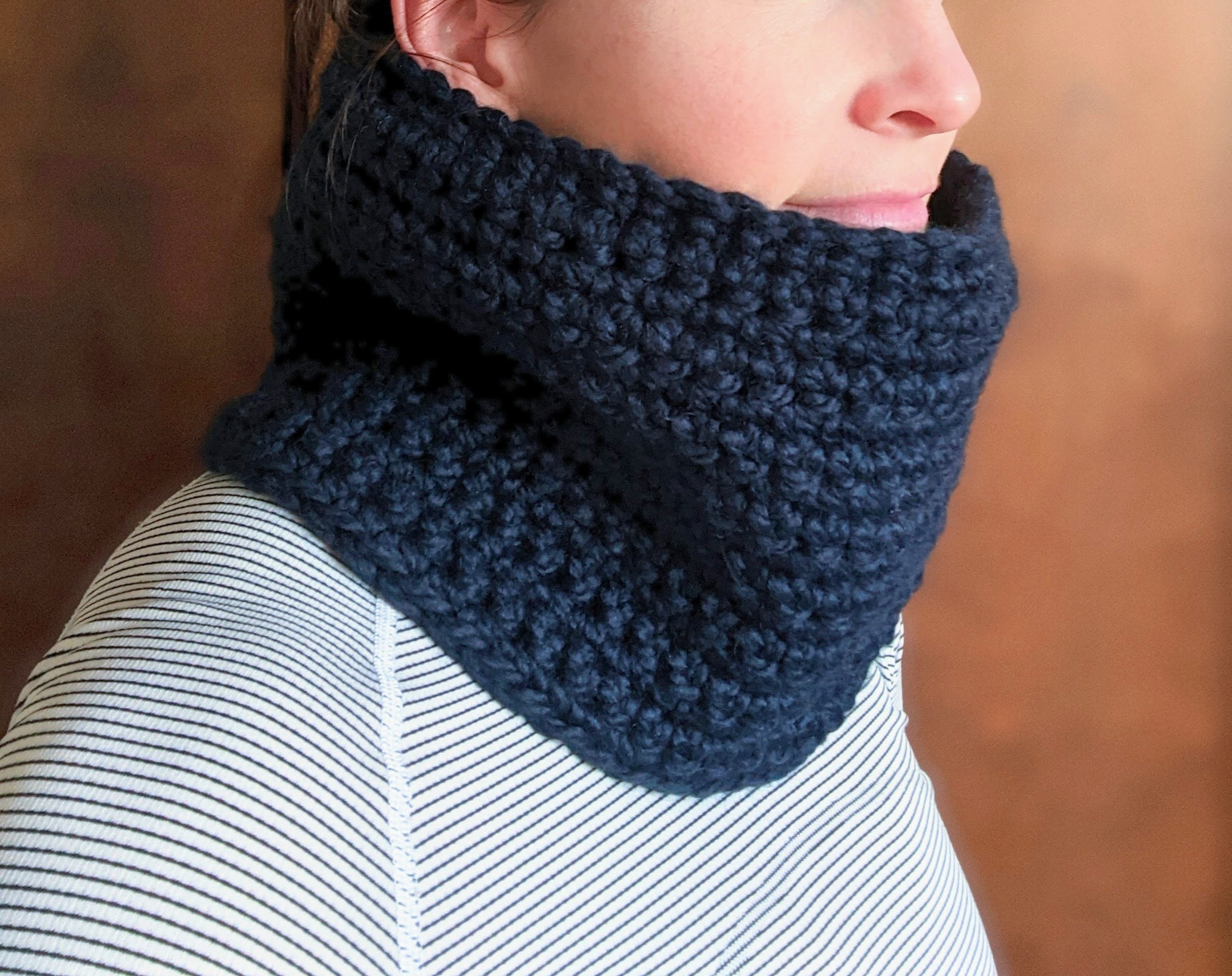 bufanda con las manos