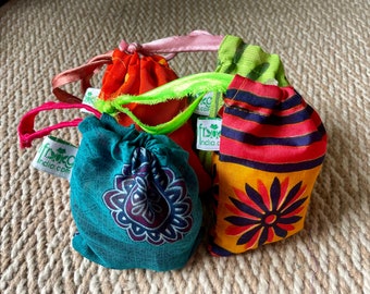 Grands sacs-cadeaux Sari recyclés faits à la main à partir de Sari pré-aimés 100% recyclés pour cadeau d'anniversaire et cadeau de mariage Emballage cadeau de Noël Eco
