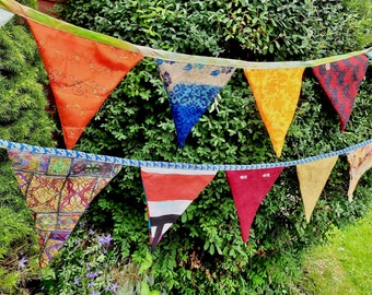 Wimpelkette aus Upcycling Sari: Handgemachte Geburtstagsparty und Hochzeitsdekoration