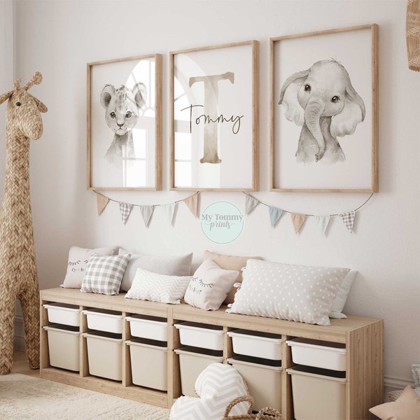 Set van 3 Safari Kwekerij Prints Gepersonaliseerde Jongens Slaapkamer Decor Olifant Leeuw Neutrale Wall Art Initial Print Safari Thema Kinderdagverblijf Decor