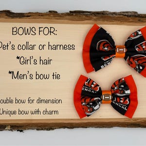 Nœud papillon Cincinnati fabriqué à partir de tissu sous licence pour collier/harnais pour animal de compagnie, bandeau/pince à cheveux/élastique pour fille, nœud papillon pour homme avec breloque football