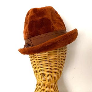 Vintage 1960s 60s MCM Chocolate Brown Gold Pin Hat Winner Casuals ITALY Women 60s Italian Hat - Etsy main image 3