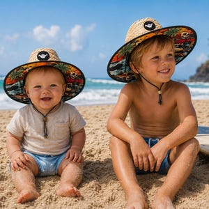 Bijpassende set baby-baby en peuter aangepaste naam logo patch stro badmeesterhoed zon strand zomervakantie zonsondergang surfen