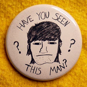 ¿Has visto a este hombre? Pin de Sarah Christ / Botón inspirado en Smosh Amanda