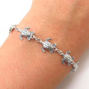 Armband i sterlingsilver med havssköldpadda: Handgjorda smycken för kvinnor